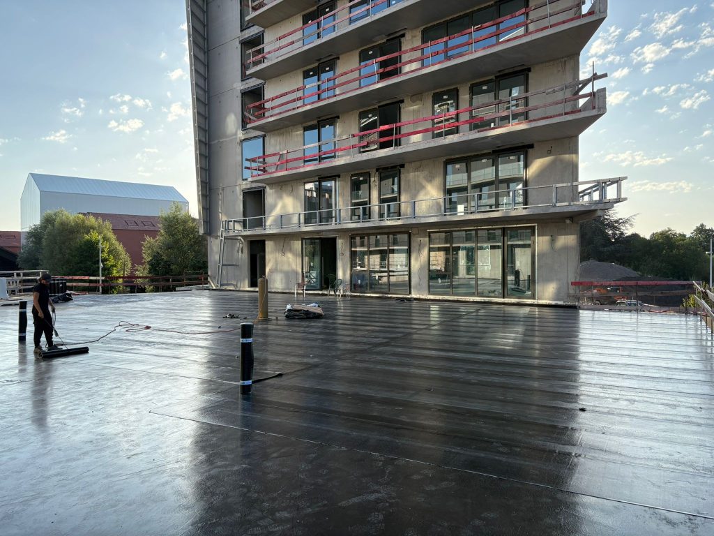 Toiture-terrasse étanche réalisée par MINUTENERGY