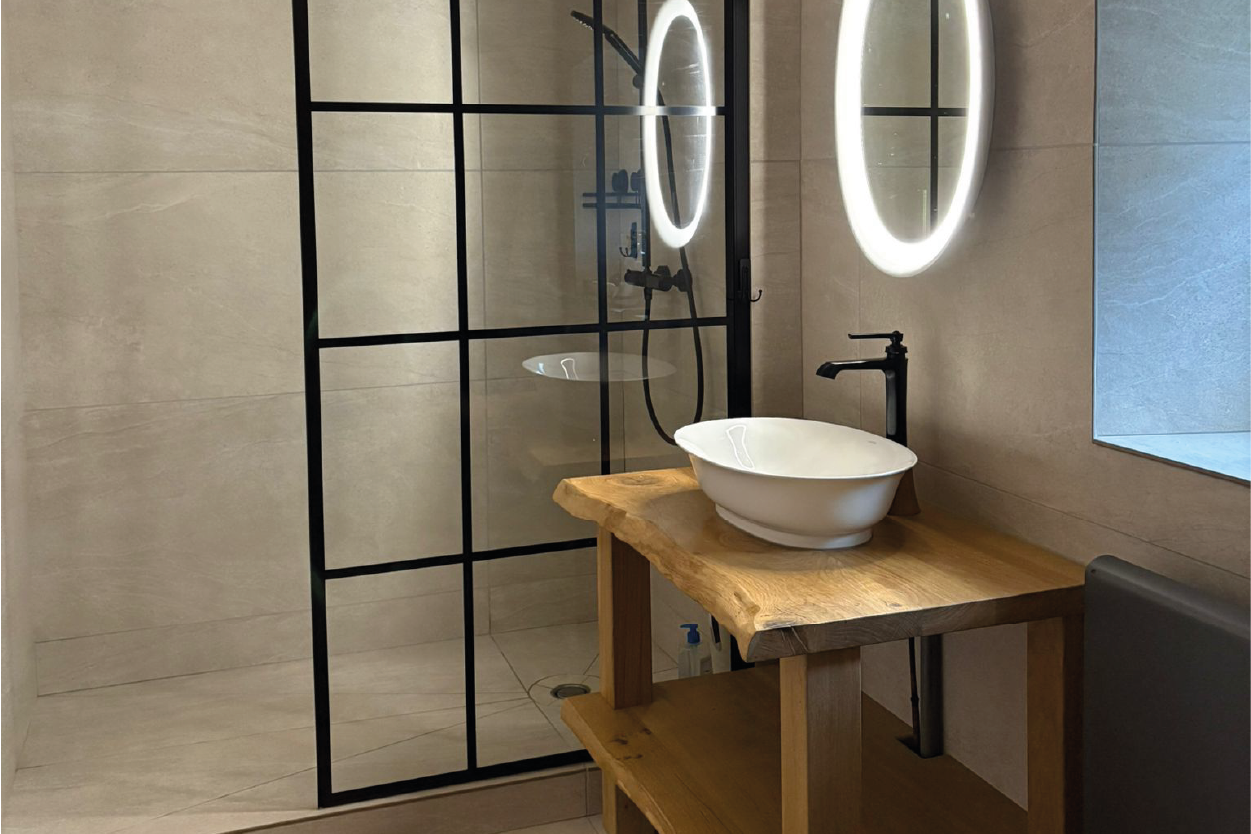Après rénovation salle de bains sur mesure installée par MINUTENERGY
